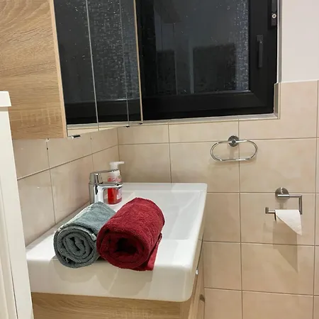 Deni's Lejlighed Klotten